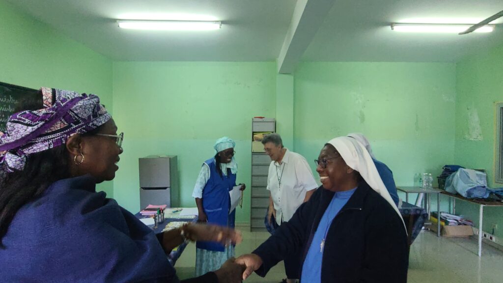 La Sœur Hortense et la Sœur Agnès THÉVENIN au Bureau administratif Primaire