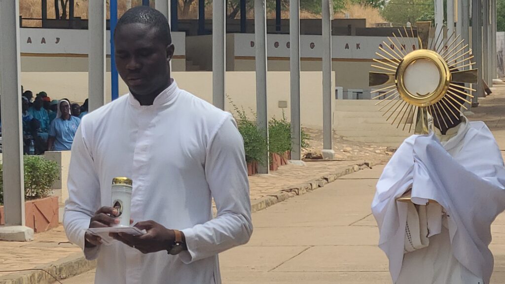 La clôture de la messe solennelle de Popenguine a été marquée par un chant d'action de grâce.