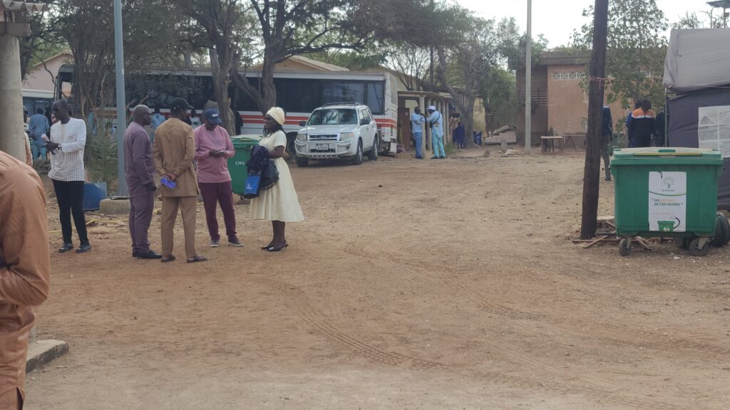 Mme NDJAO avec ses collègues