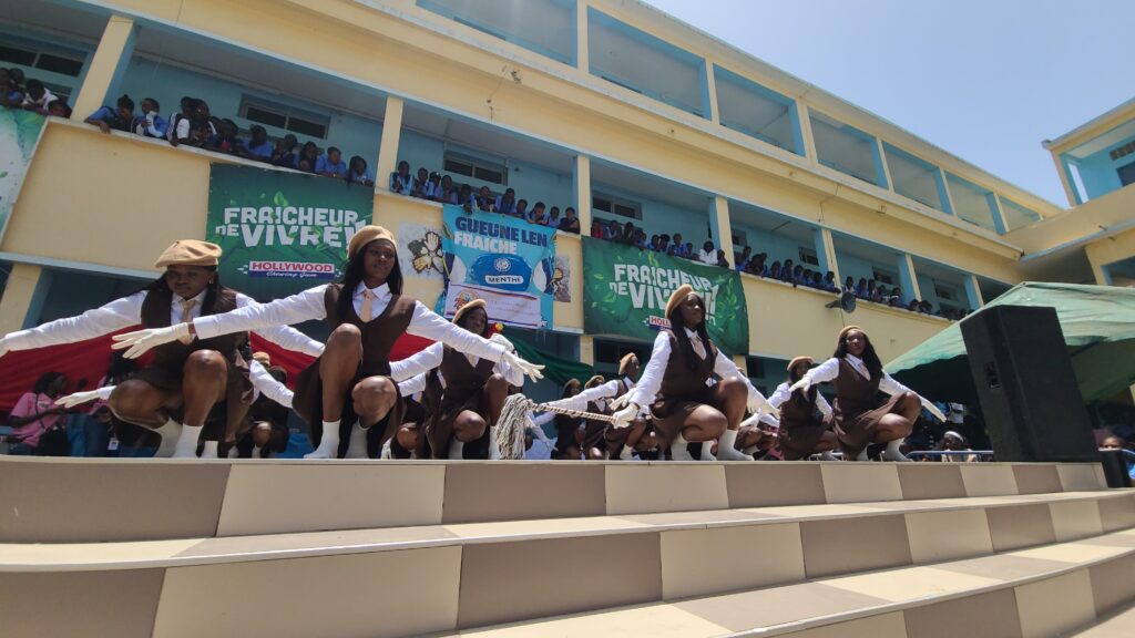 Les majorettes du Lycée ont offert une prestation festive et remarquable.

