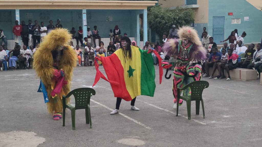 Prestation spectaculaire de la dance des faux lions, mêlant tradition, rythme et ambiance festive.
