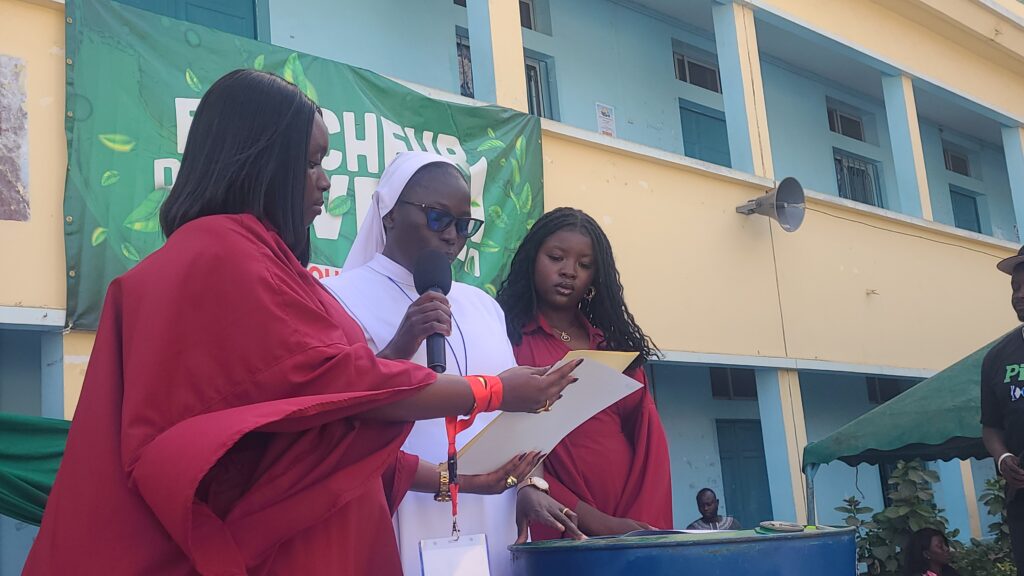 Discours de bienvenue et d’ouverture prononcé par Sœur Rosalie, directrice de l’AMJ.
