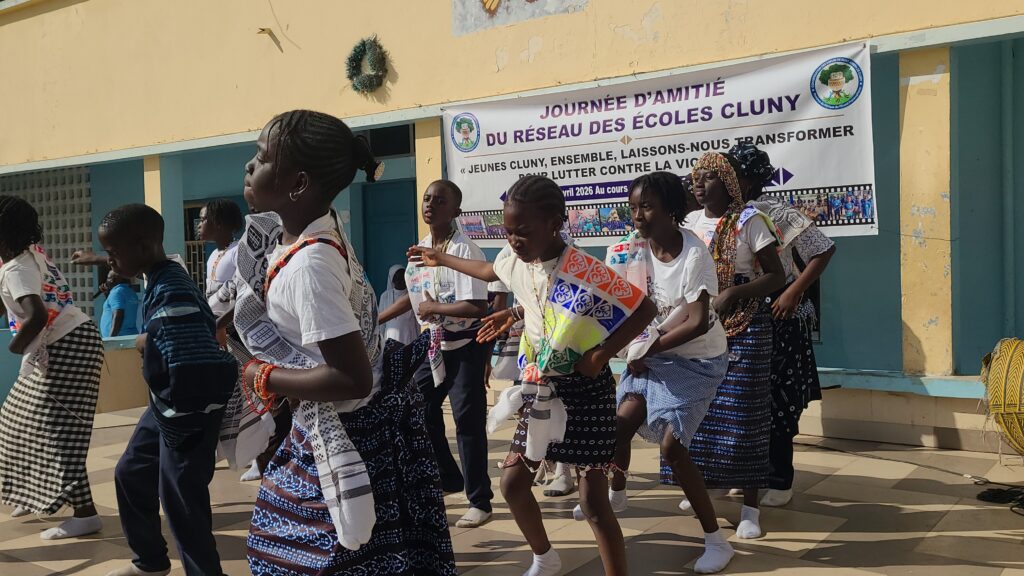 une photo d'une activité phare de la journée, la dance