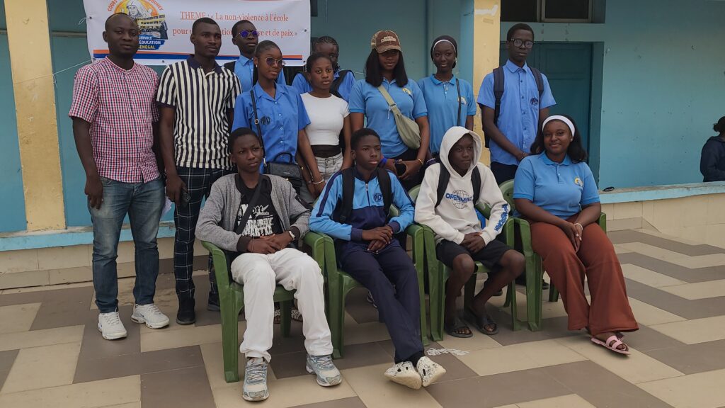 Photo de famille des compétiteurs du Génie en herbe après une belle démonstration de savoir et d’esprit d’équipe.

