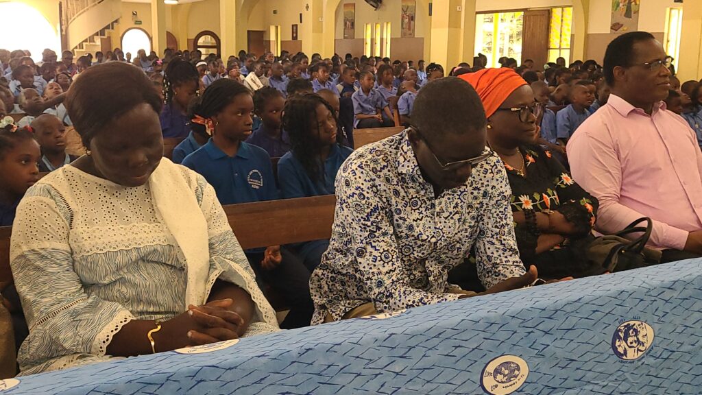 Aperçu des retraités lors de la présentation des intentions de prière au cours de la célébration eucharistique de fin d’année scolaire.