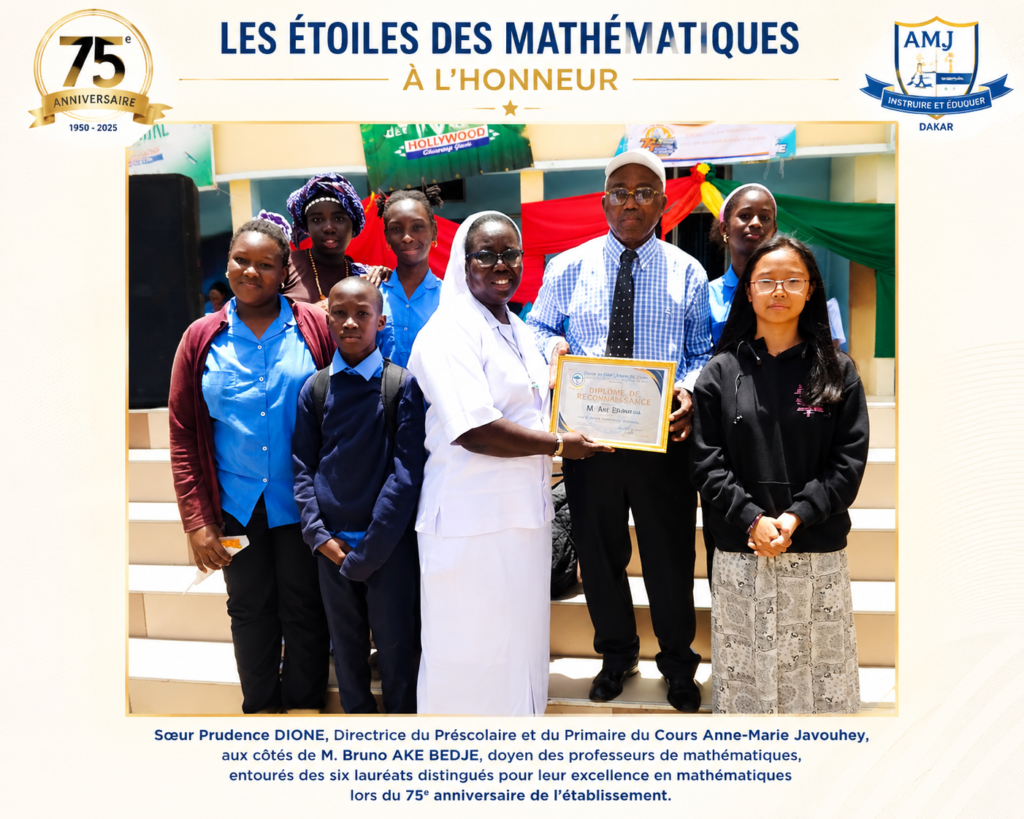Sœur Prudence DIONE, Directrice du Préscolaire et du Primaire du Cours Anne-Marie Javouhey, aux côtés de M. Bruno AKE BEDJE, doyen des professeurs de mathématiques, entourés des six lauréats distingués pour leur excellence en mathématiques lors du 75ᵉ anniversaire de l’établissement. »